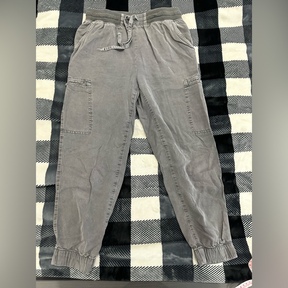 🚨3 for $30🚨Women’s Grey Cargo Joggers Ankle Length